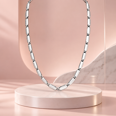 Men’s platinum chain models showcasing structured box links and circular loop joints