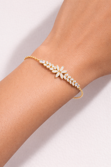 Round Cut Lab Grown Diamond Bracelet In Yellow Gold