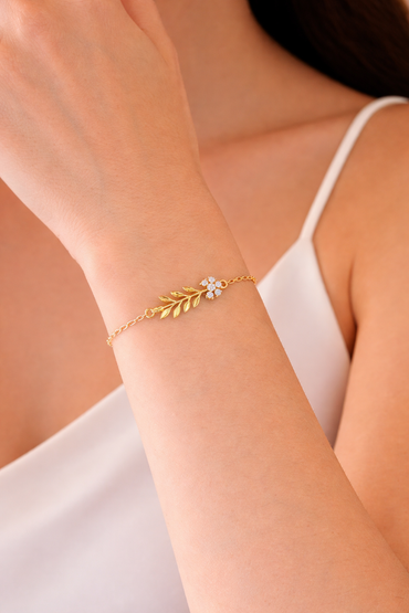 Yellow Gold Round Cut Diamond Flower Bracelet