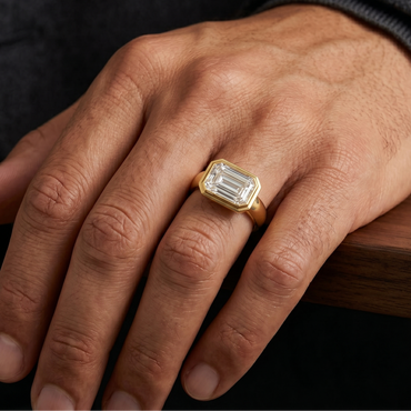Gold Men's ring with a diamond of Emerald cut