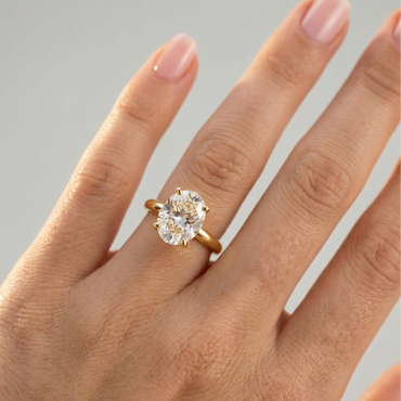 yellow Gold ring with a Oval Shape diamond