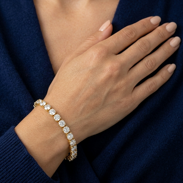 Unique Tennis Bracelet in Yellow Gold in Round cut