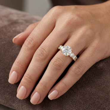 Round Oval Diamond Ring In 18K Yellow Gold