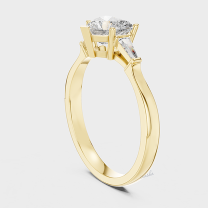 Engagement ring with a diamond in yellow gold