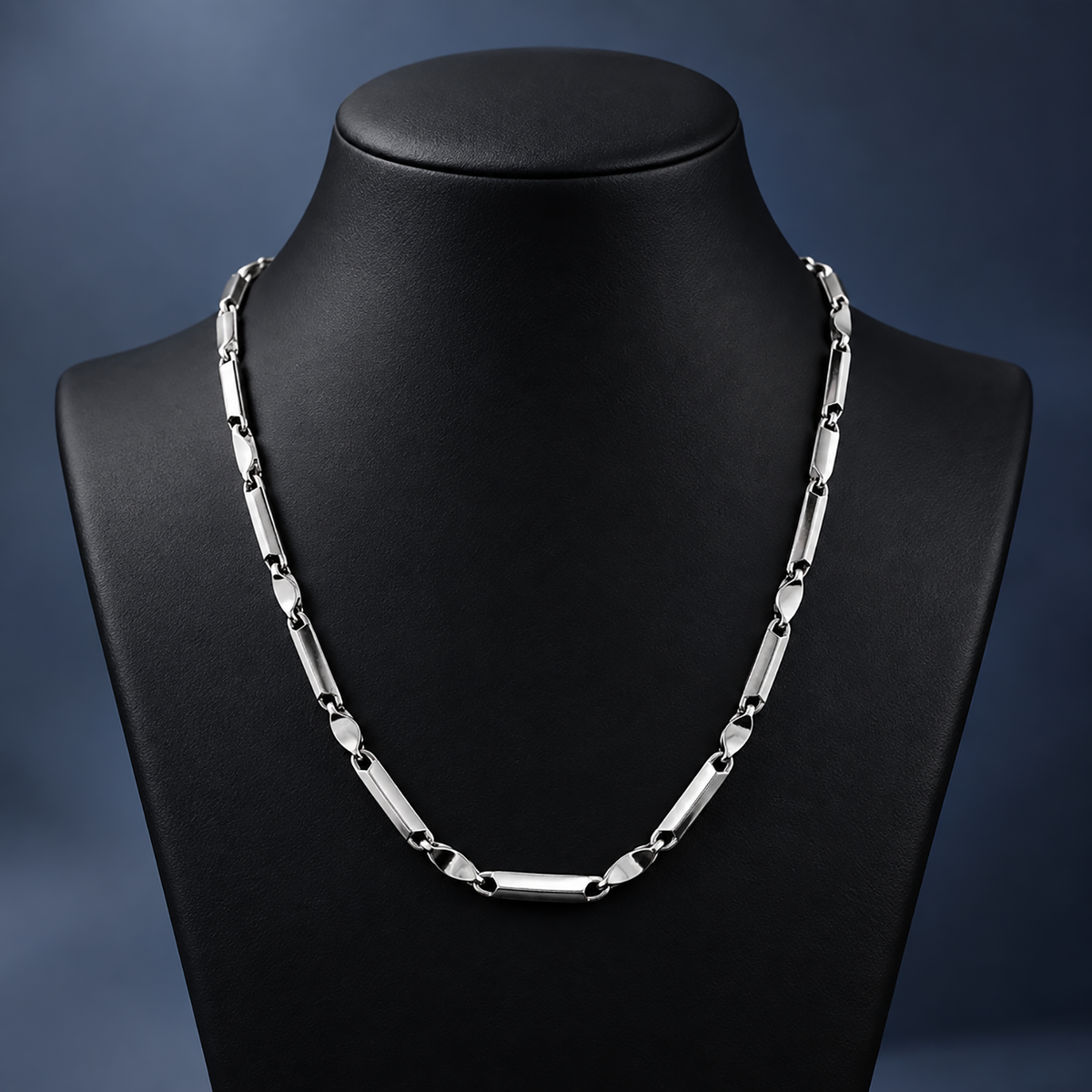 Men’s platinum chain necklace featuring polished rectangular links on a display mannequin