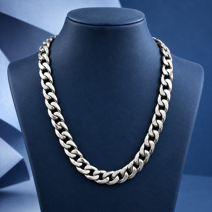 Close-up view of a beveled Miami Cuban link platinum chain for men in genuine 950 platinum