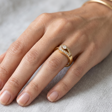 Yellow Gold Round Diamond Engagement Ring 