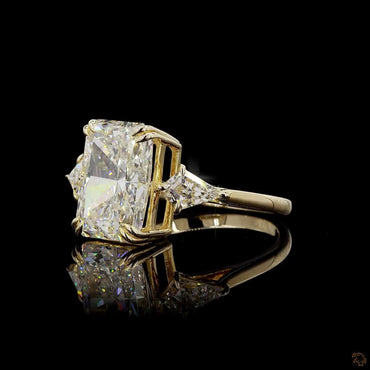 certified lab grown diamond three stone ring yellow gold