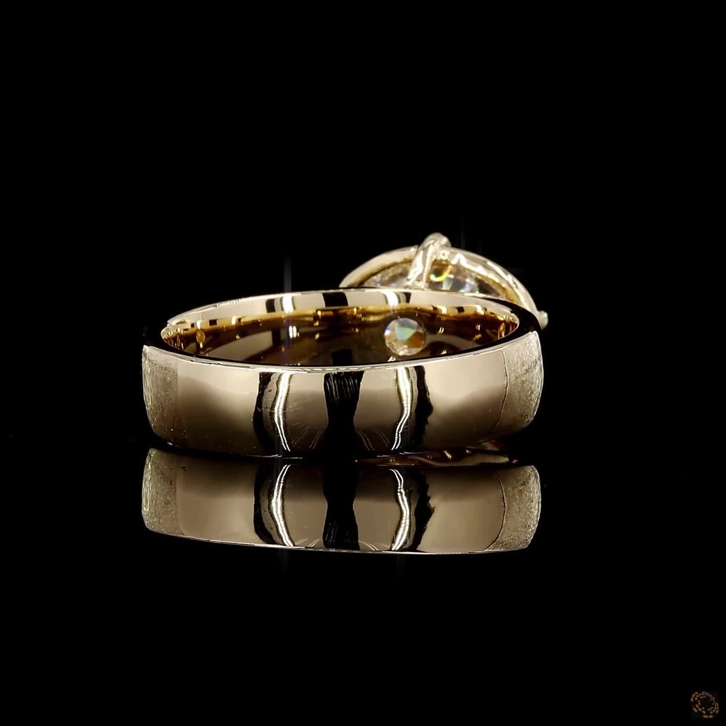 Luxury yellow gold lab grown oval diamond ring