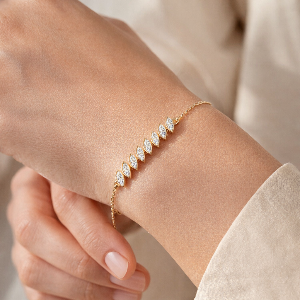 Yellow Gold Round Cut Diamond Bracelet 