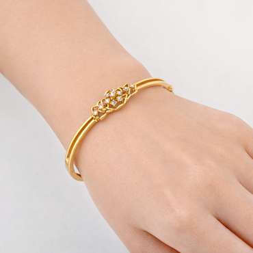 Yellow Gold Round Cut Diamond Oval Bracelet 