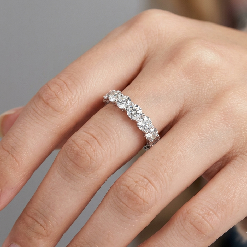 in 18K White gold lab grown diamond band
