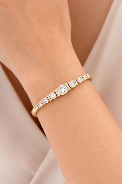  Yellow Gold Round Diamond Oval Bracelet