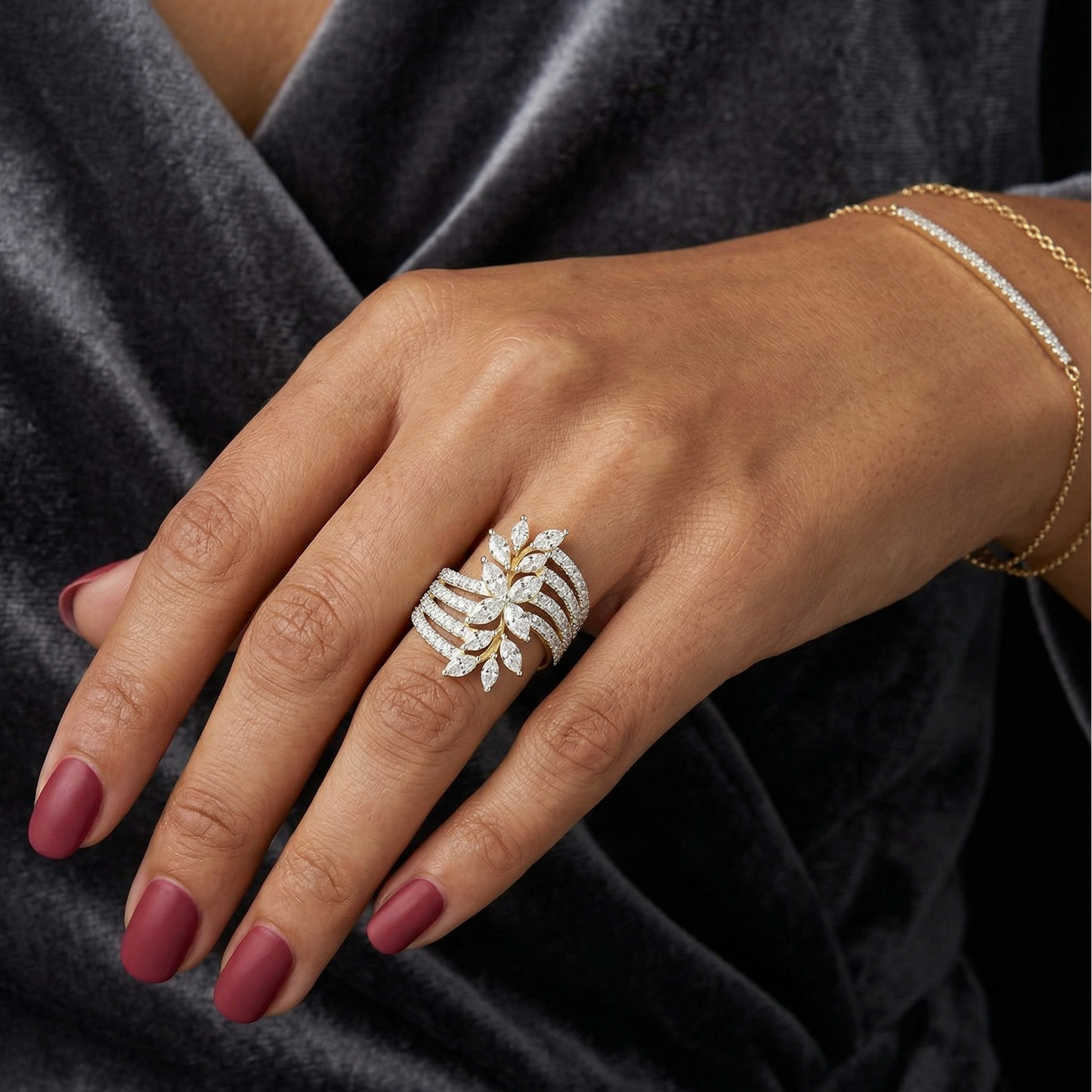Beautiful yellow gold cocktail ring with Gli certified