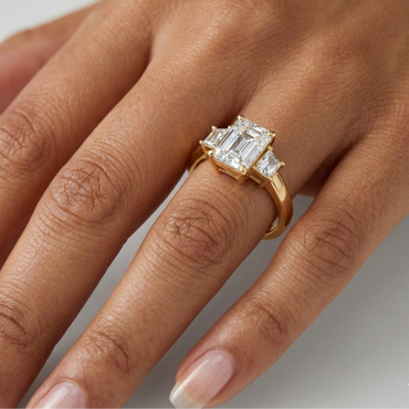 Luxury 14K Yellow Gold Ring With Radiant And Trapezoid Diamond Detail