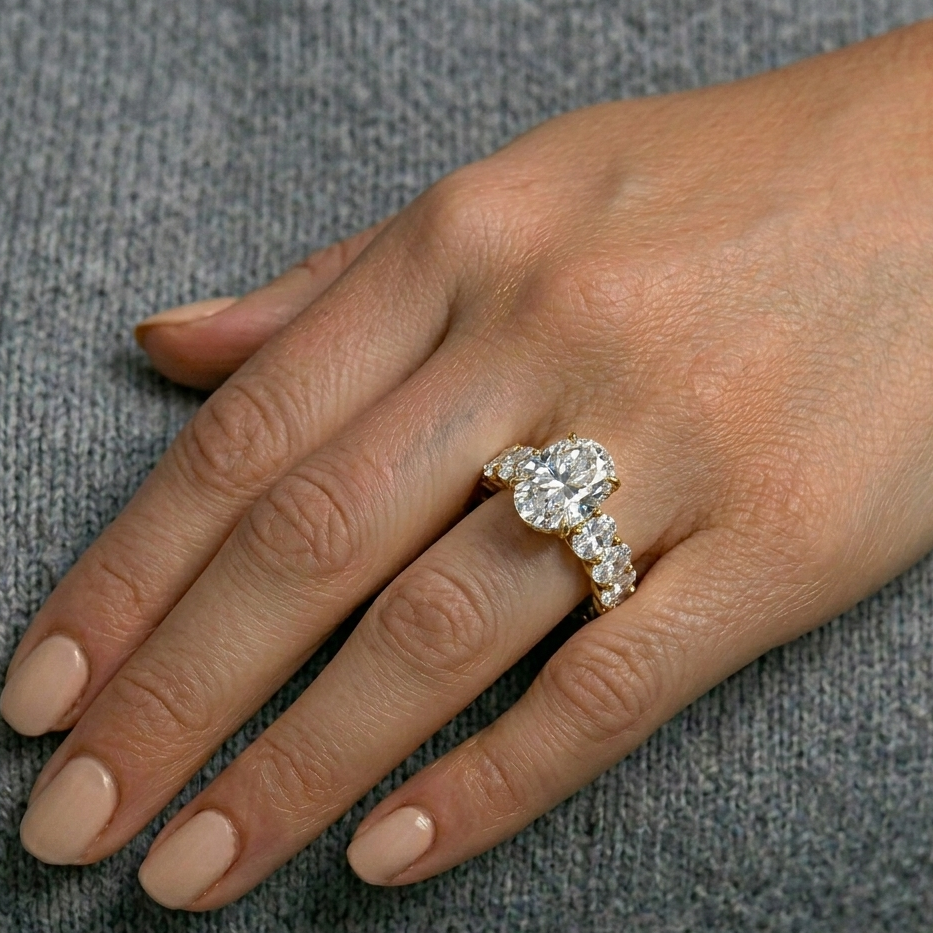  Yellow Gold Engagement Ring Featuring in Oval shape