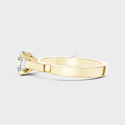 Round cut lab grown diamond ring in gold