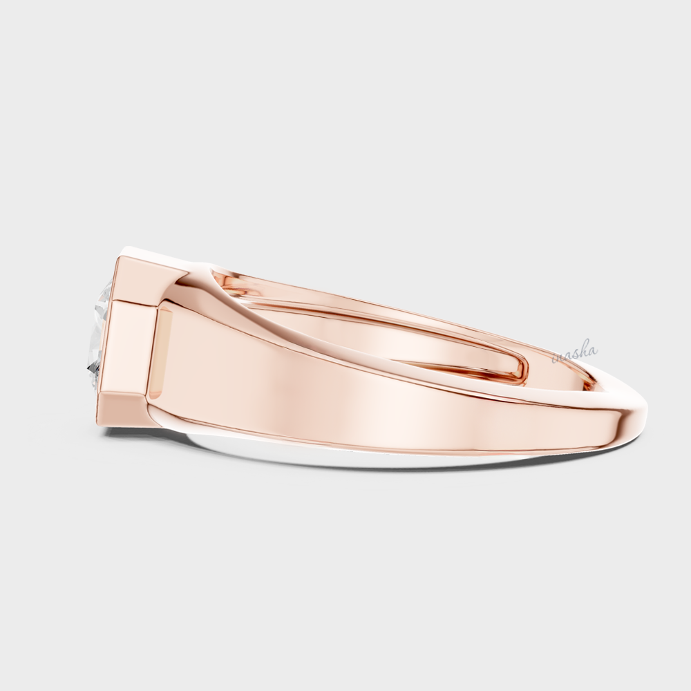 Men’s lab grown diamond ring close-up