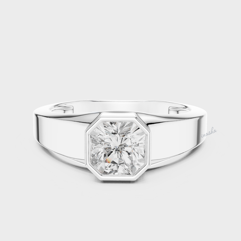 Men’s diamond ring in white gold