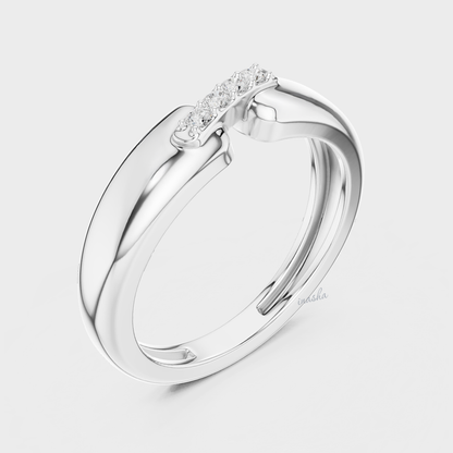 Men’s lab grown diamond ring close-up