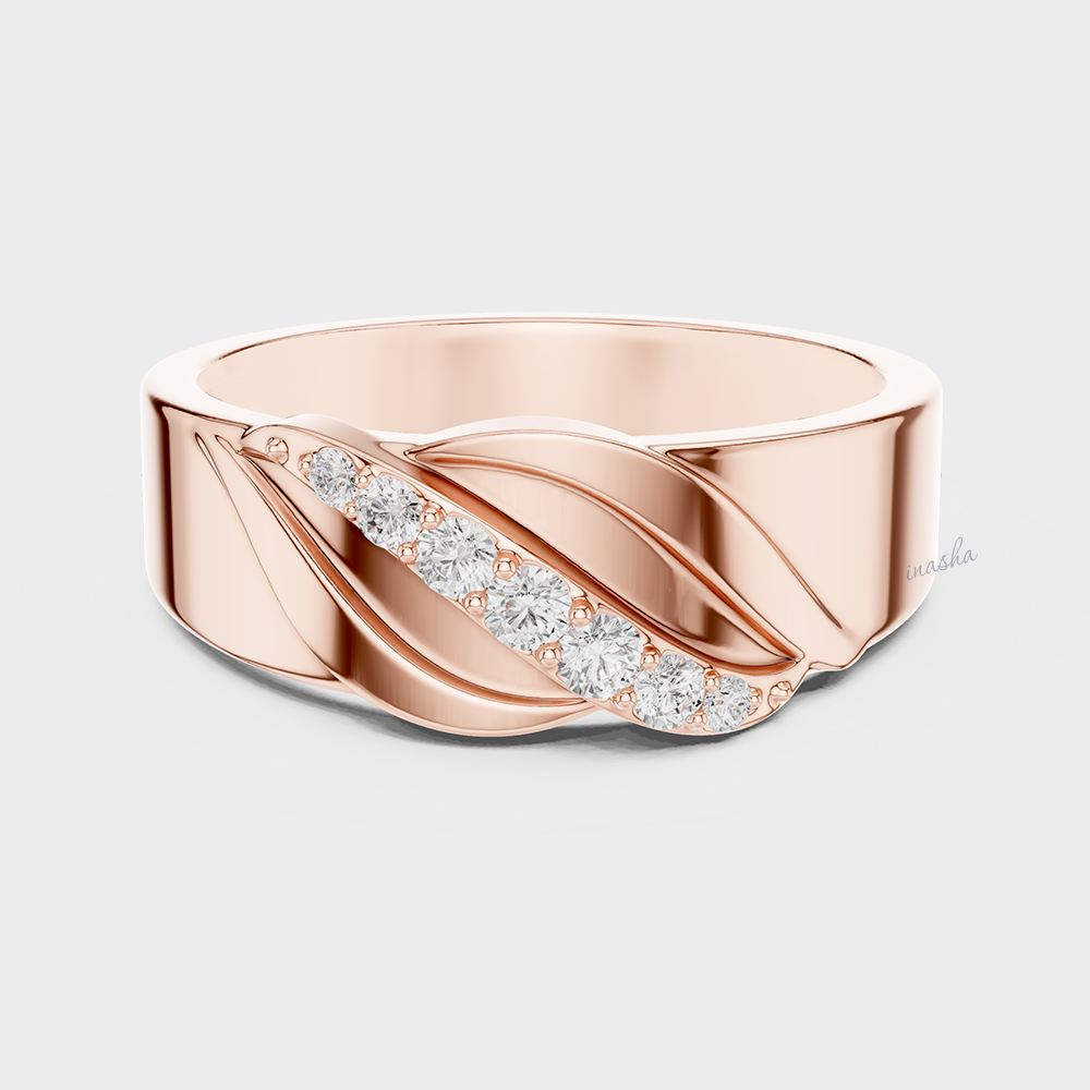 Men’s diamond ring in rose gold