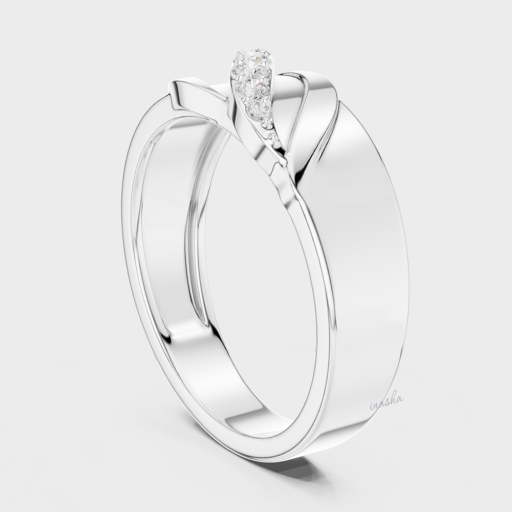 Men’s lab grown diamond ring close-up