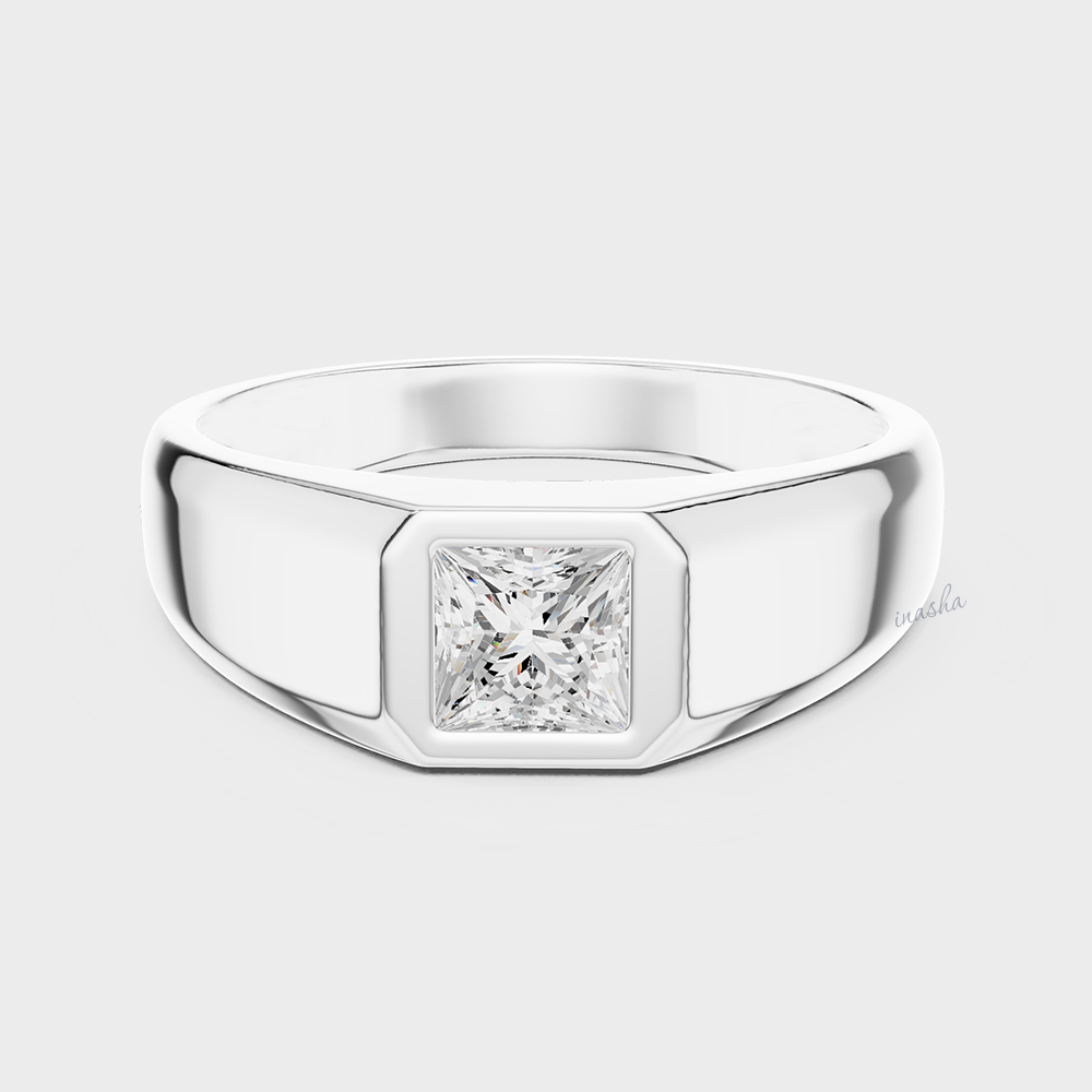 Men’s lab grown diamond ring close-up