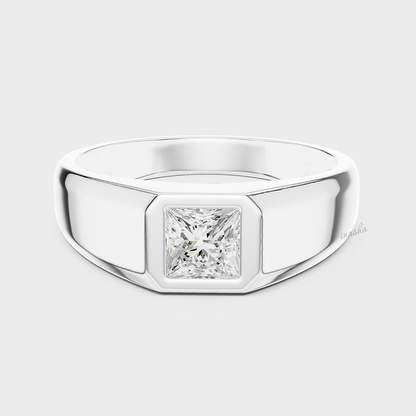 Men’s lab grown diamond ring close-up