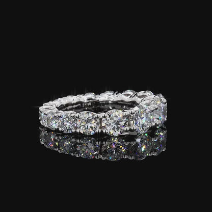 Premium lab grown diamond band close view