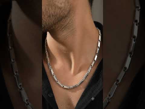 Elevate your style with the Modern Bar Link 950 Platinum Chain for Men by Inasha Diamonds. Mastercrafted in genuine 950 platinum, this sleek alternating bar-and-link design combines architectural flair with everyday durability. Available in 20 Inch, 22 Inch, and 24 Inch lengths to fit your look.