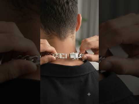 Detailed display of the luxury 950 platinum chain models for men by Inasha Diamonds