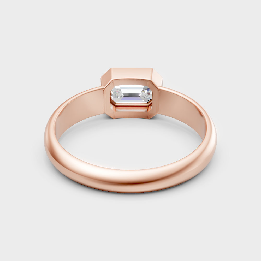 Rose gold ring with a diamond of Emerld cut