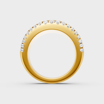 Sustainable Yellow Gold Wedding Band With A Brilliant Round Diamond.