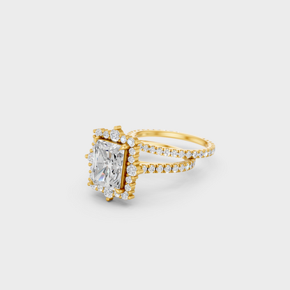 4.23 Carat Radiant Diamond Ring Set In Yellow Gold Luxury Jewelry